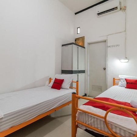 Reddoorz Near Terminal Bubulak Bogor Hotel Eksteriør billede