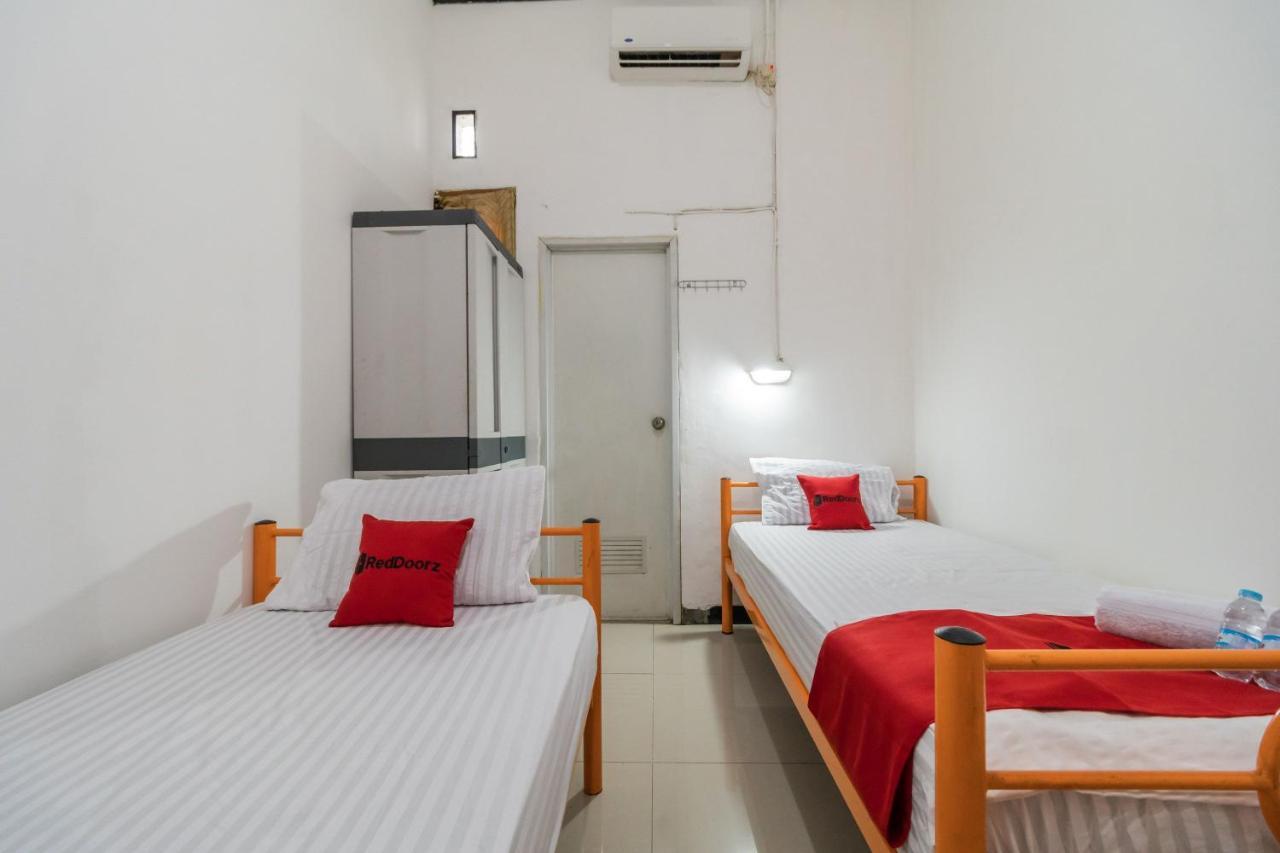 Reddoorz Near Terminal Bubulak Bogor Hotel Eksteriør billede