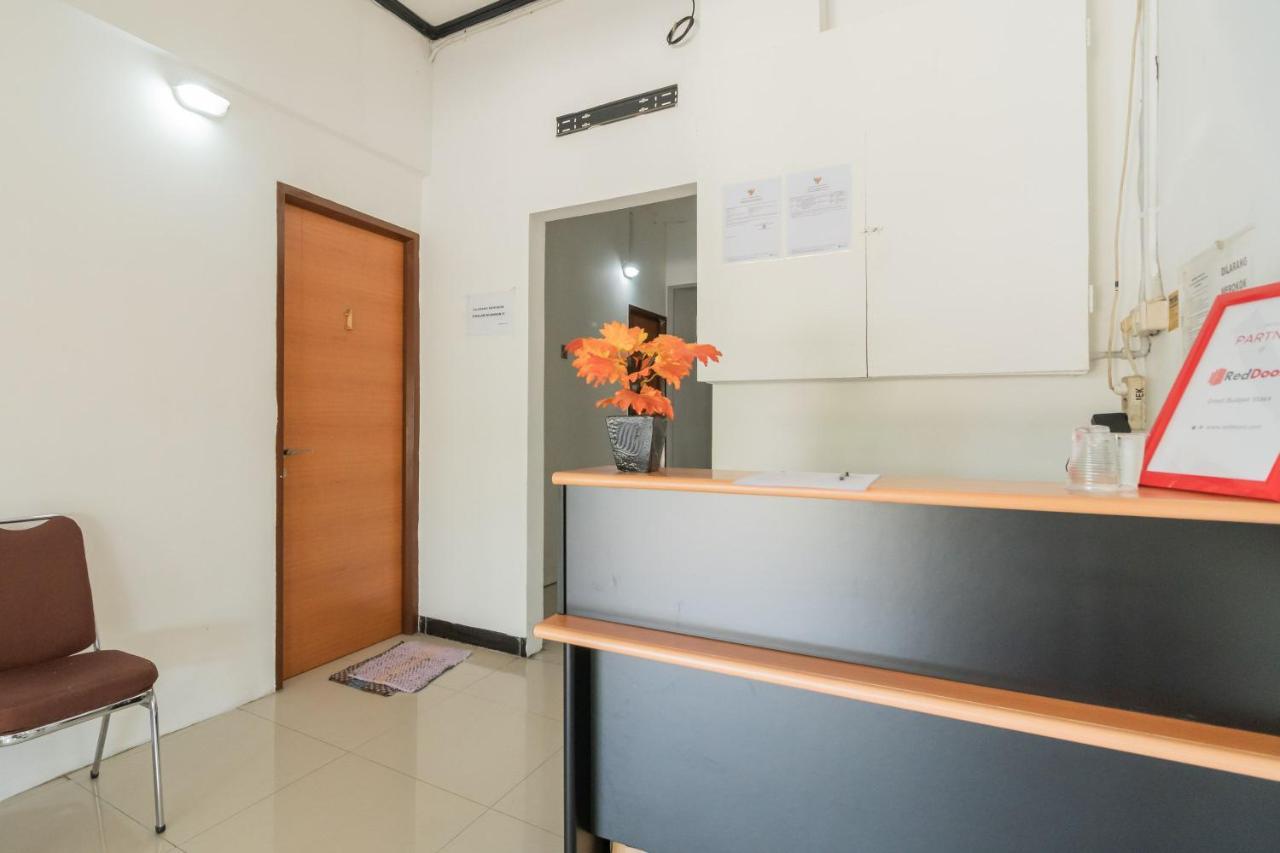 Reddoorz Near Terminal Bubulak Bogor Hotel Eksteriør billede