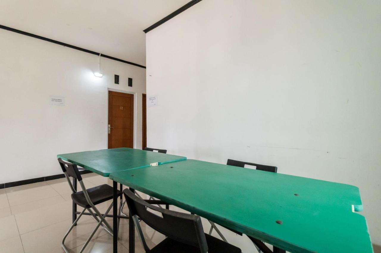 Reddoorz Near Terminal Bubulak Bogor Hotel Eksteriør billede