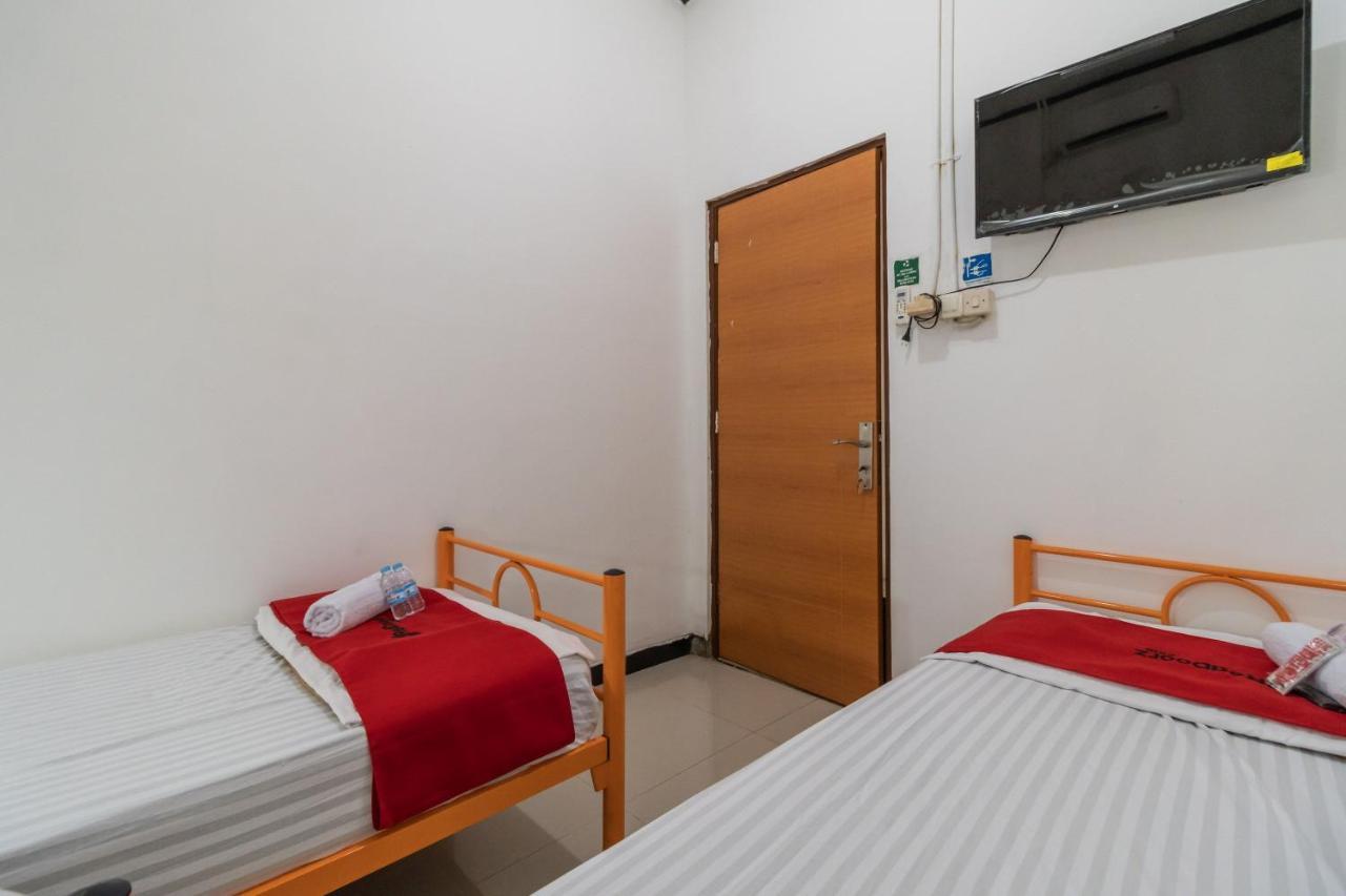 Reddoorz Near Terminal Bubulak Bogor Hotel Eksteriør billede