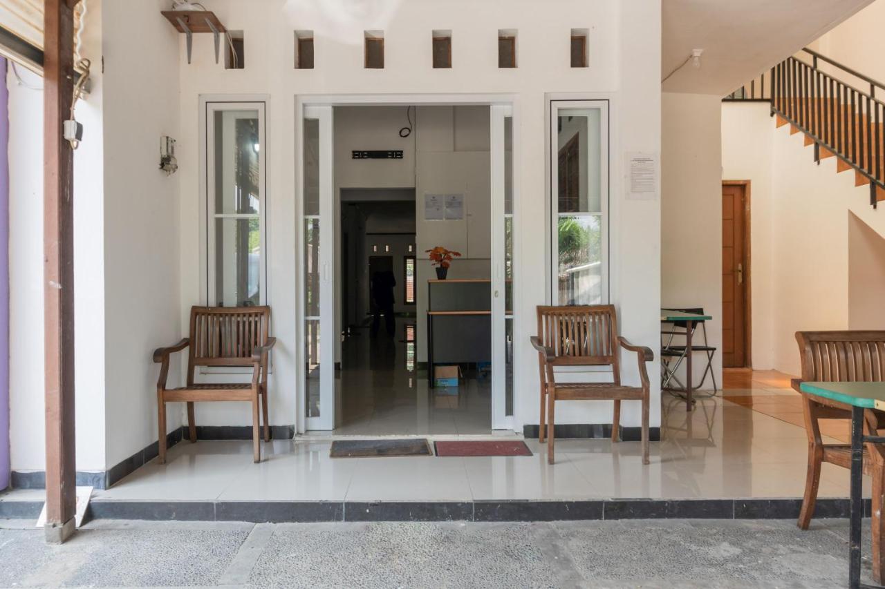 Reddoorz Near Terminal Bubulak Bogor Hotel Eksteriør billede