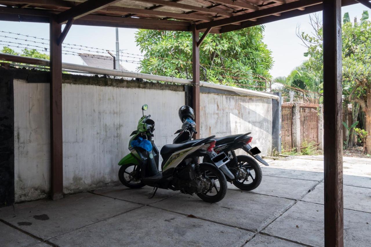Reddoorz Near Terminal Bubulak Bogor Hotel Eksteriør billede