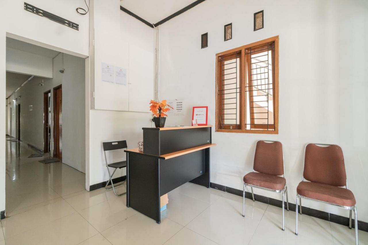 Reddoorz Near Terminal Bubulak Bogor Hotel Eksteriør billede